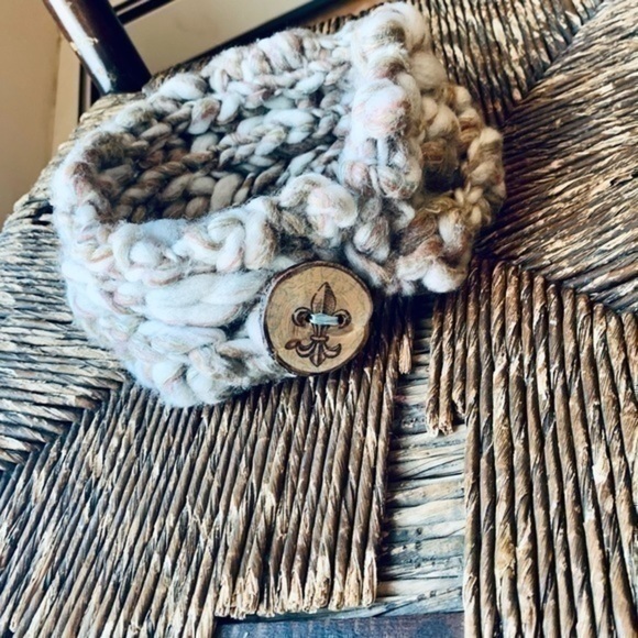 ✨🥶Neutral Hand Knit 🧶 Collar Scarf 🧣 Accessory ✨ - Picture 3 of 10